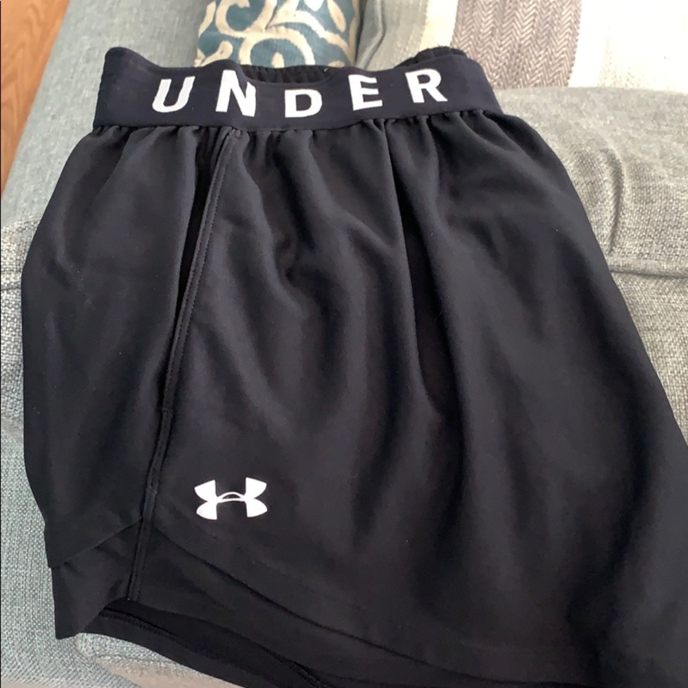 Under armour black shorts with pockets